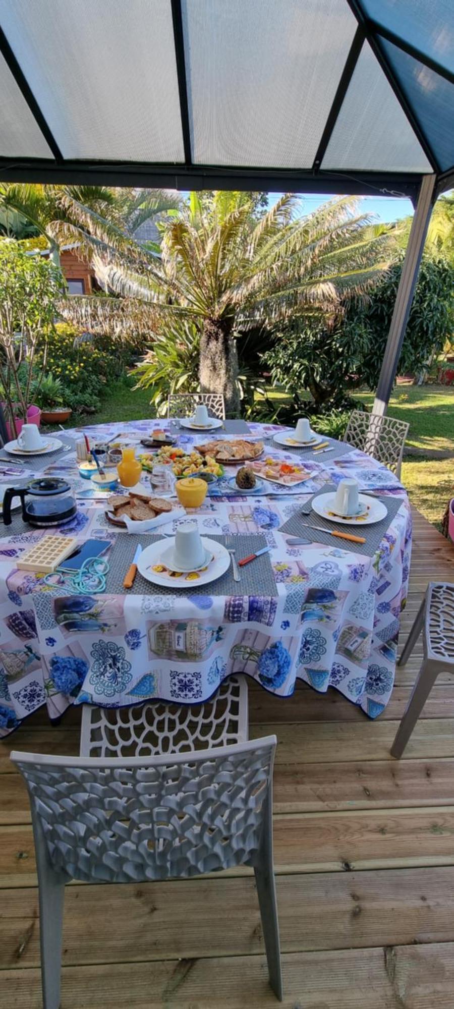 Bed and Breakfast Le Palmier De La Paix Le Tampon Exterior foto